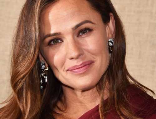 Jennifer Garner Films ‘Friends’ Scene With Legos to Welcome Jennifer Aniston to Instagram